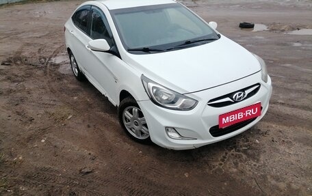 Hyundai Solaris II рестайлинг, 2011 год, 490 000 рублей, 3 фотография