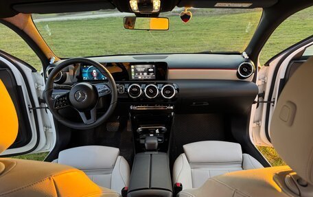 Mercedes-Benz A-Класс, 2018 год, 2 350 000 рублей, 9 фотография