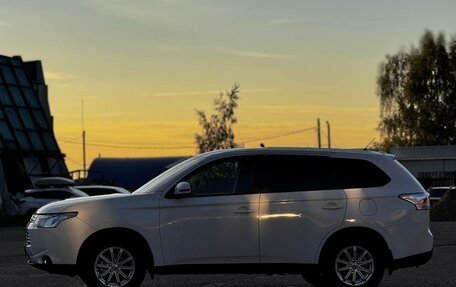 Mitsubishi Outlander III рестайлинг 3, 2013 год, 1 600 000 рублей, 4 фотография