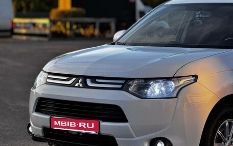 Mitsubishi Outlander III рестайлинг 3, 2013 год, 1 600 000 рублей, 3 фотография
