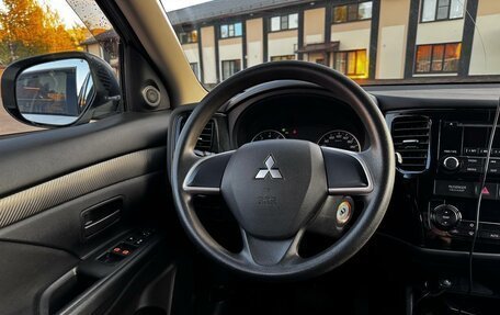Mitsubishi Outlander III рестайлинг 3, 2013 год, 1 600 000 рублей, 15 фотография