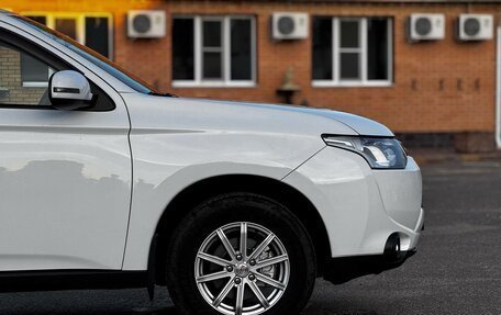 Mitsubishi Outlander III рестайлинг 3, 2013 год, 1 600 000 рублей, 9 фотография