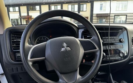 Mitsubishi Outlander III рестайлинг 3, 2013 год, 1 600 000 рублей, 16 фотография
