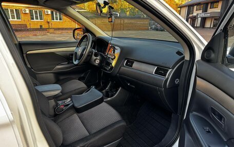 Mitsubishi Outlander III рестайлинг 3, 2013 год, 1 600 000 рублей, 17 фотография