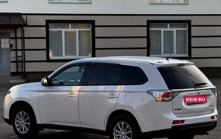 Mitsubishi Outlander III рестайлинг 3, 2013 год, 1 600 000 рублей, 11 фотография