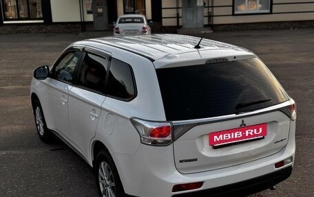 Mitsubishi Outlander III рестайлинг 3, 2013 год, 1 600 000 рублей, 23 фотография