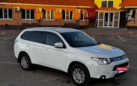 Mitsubishi Outlander III рестайлинг 3, 2013 год, 1 600 000 рублей, 22 фотография