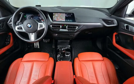 BMW 1 серия, 2021 год, 2 600 000 рублей, 8 фотография