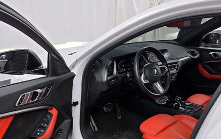 BMW 1 серия, 2021 год, 2 600 000 рублей, 10 фотография