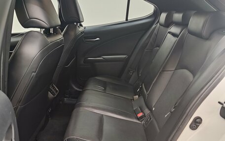 Lexus UX I, 2019 год, 2 700 000 рублей, 15 фотография