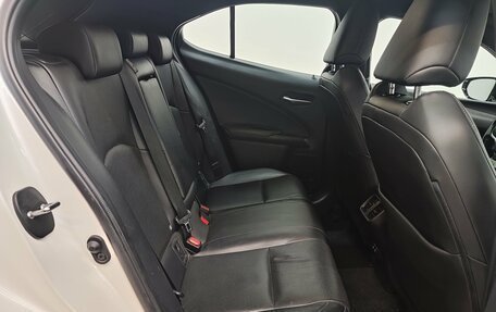 Lexus UX I, 2019 год, 2 700 000 рублей, 17 фотография