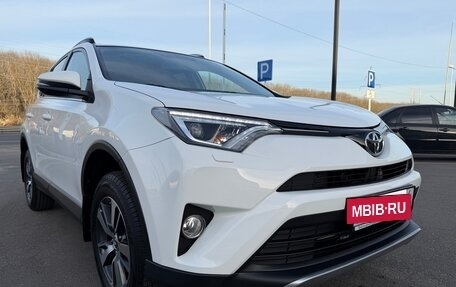 Toyota RAV4, 2018 год, 3 180 000 рублей, 3 фотография