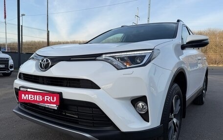 Toyota RAV4, 2018 год, 3 180 000 рублей, 2 фотография