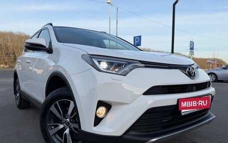 Toyota RAV4, 2018 год, 3 180 000 рублей, 9 фотография