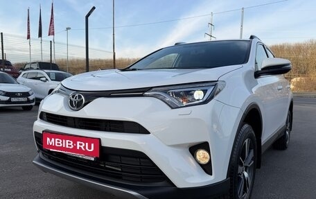 Toyota RAV4, 2018 год, 3 180 000 рублей, 12 фотография