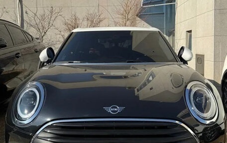 MINI Clubman, 2023 год, 2 500 000 рублей, 3 фотография