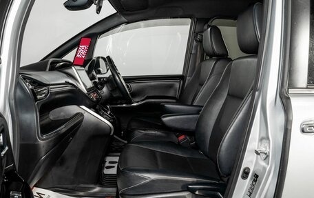 Toyota Esquire I, 2018 год, 1 950 000 рублей, 6 фотография