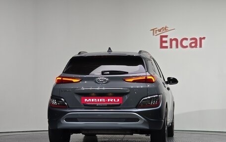 Hyundai Kona I, 2022 год, 1 910 000 рублей, 3 фотография