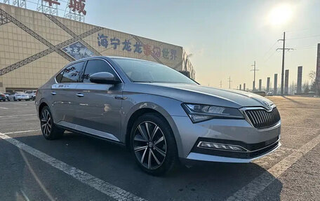 Skoda Superb III рестайлинг, 2022 год, 1 990 125 рублей, 3 фотография