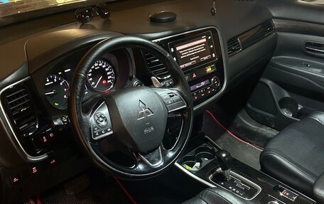 Mitsubishi Outlander III рестайлинг 3, 2018 год, 2 000 000 рублей, 4 фотография