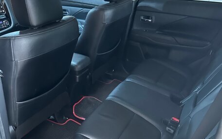 Mitsubishi Outlander III рестайлинг 3, 2018 год, 2 000 000 рублей, 2 фотография