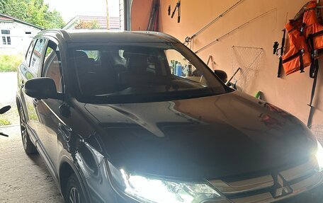 Mitsubishi Outlander III рестайлинг 3, 2018 год, 2 000 000 рублей, 5 фотография