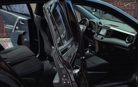 Toyota RAV4, 2018 год, 2 490 000 рублей, 9 фотография