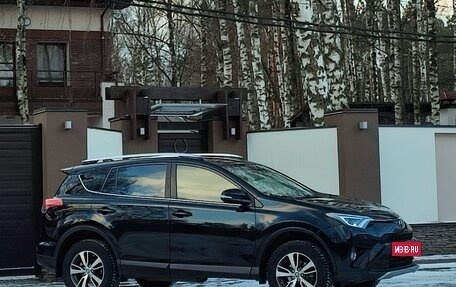 Toyota RAV4, 2018 год, 2 490 000 рублей, 2 фотография