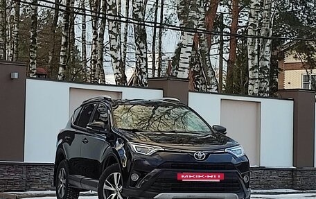 Toyota RAV4, 2018 год, 2 490 000 рублей, 6 фотография