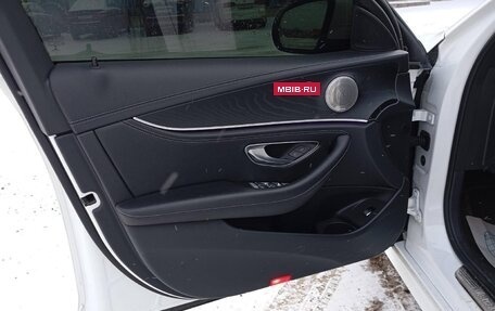 Mercedes-Benz E-Класс, 2021 год, 5 300 000 рублей, 9 фотография