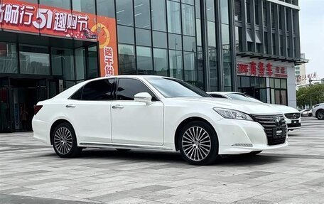 Toyota Crown, 2018 год, 4 470 000 рублей, 3 фотография