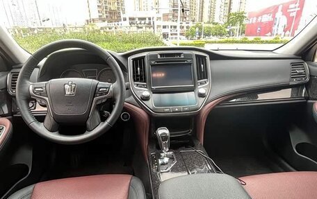 Toyota Crown, 2018 год, 4 470 000 рублей, 9 фотография