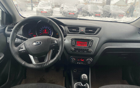 KIA Rio III рестайлинг, 2013 год, 750 000 рублей, 2 фотография