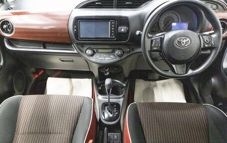 Toyota Vitz, 2017 год, 1 299 000 рублей, 13 фотография