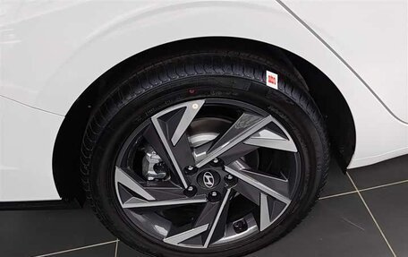 Hyundai Elantra, 2025 год, 1 780 000 рублей, 24 фотография