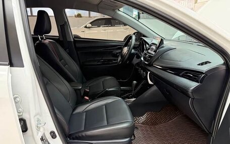 Toyota Yaris XP150 рестайлинг, 2022 год, 1 399 000 рублей, 12 фотография