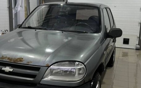 Chevrolet Niva I рестайлинг, 2005 год, 150 000 рублей, 2 фотография