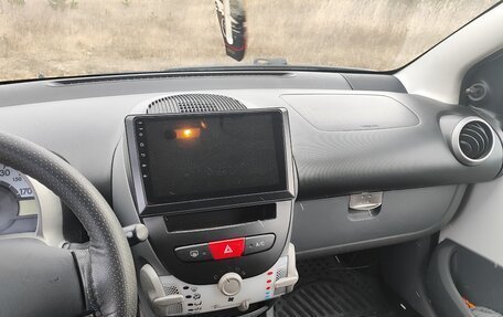 Peugeot 107 I рестайлинг, 2011 год, 450 000 рублей, 15 фотография