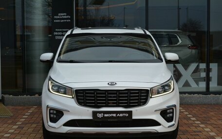 KIA Carnival III, 2018 год, 2 450 000 рублей, 2 фотография