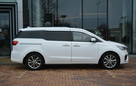 KIA Carnival III, 2018 год, 2 450 000 рублей, 4 фотография