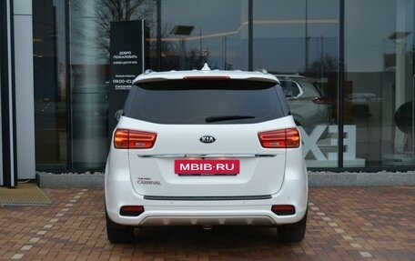 KIA Carnival III, 2018 год, 2 450 000 рублей, 6 фотография