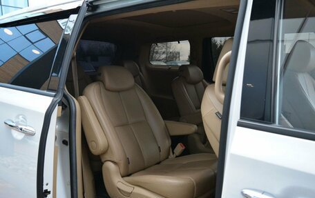 KIA Carnival III, 2018 год, 2 450 000 рублей, 16 фотография