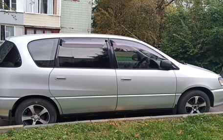 Toyota Ipsum II, 1997 год, 450 000 рублей, 2 фотография
