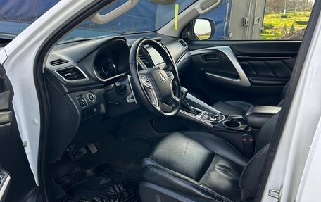 Mitsubishi Pajero Sport III рестайлинг, 2018 год, 3 290 000 рублей, 7 фотография