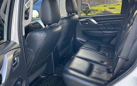 Mitsubishi Pajero Sport III рестайлинг, 2018 год, 3 290 000 рублей, 8 фотография