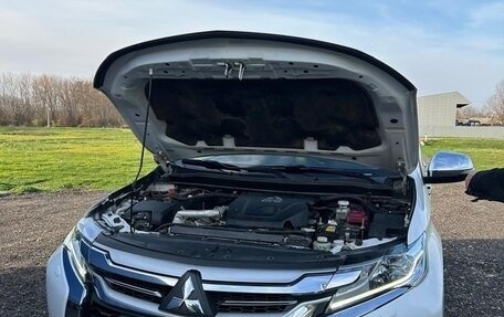 Mitsubishi Pajero Sport III рестайлинг, 2018 год, 3 290 000 рублей, 10 фотография