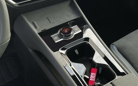 Volkswagen Tiguan, 2025 год, 4 815 000 рублей, 30 фотография