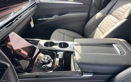 Cadillac Escalade V, 2025 год, 29 000 000 рублей, 12 фотография