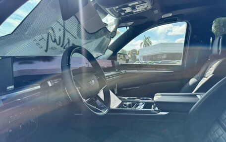 Cadillac Escalade V, 2025 год, 29 000 000 рублей, 17 фотография