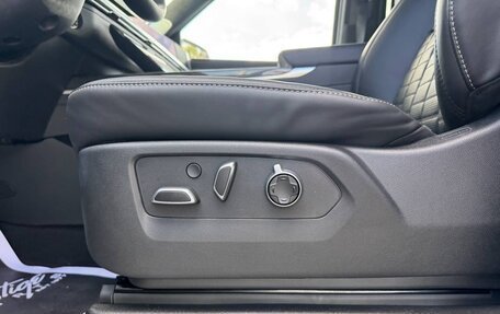 Cadillac Escalade V, 2025 год, 29 000 000 рублей, 18 фотография